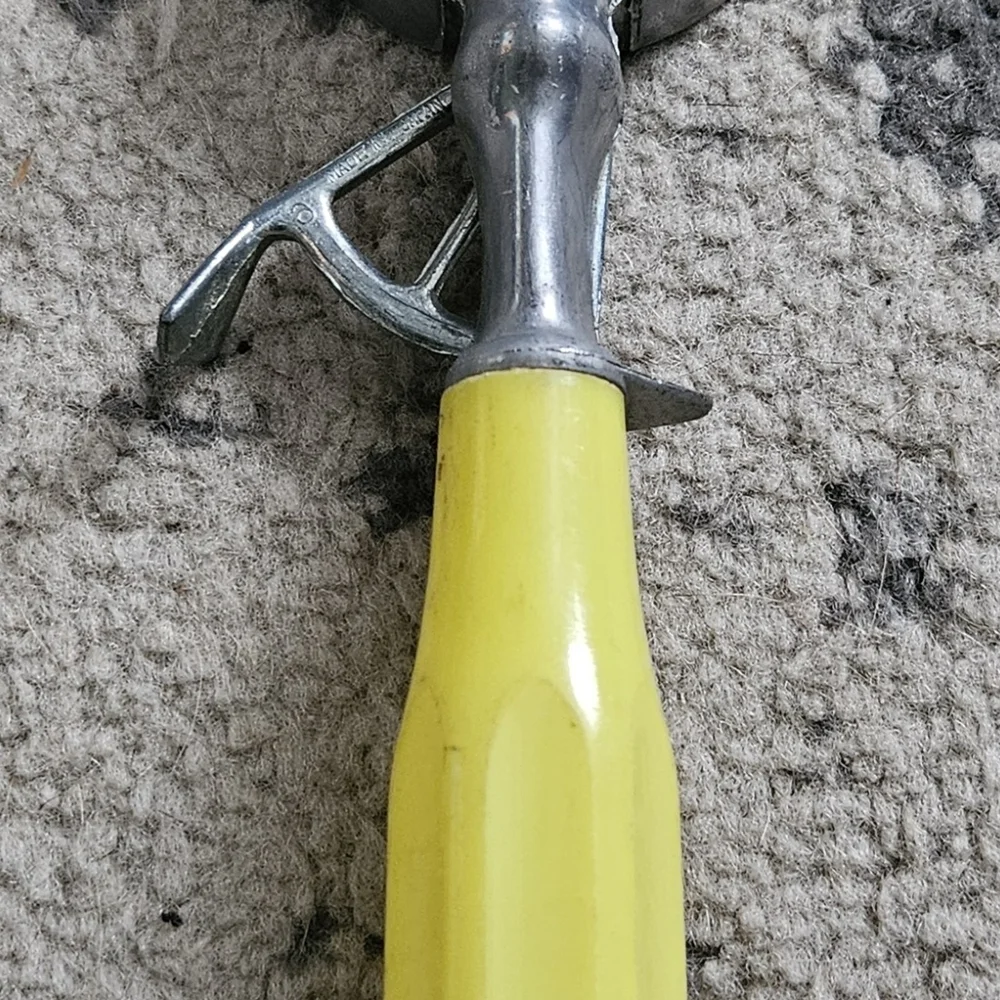 Vintage Ice Cream Scoop Yellow Style Handle Thumb Lever Mechanical Metal